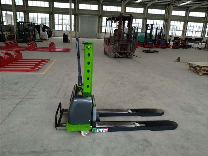 Armazém de fábrica pequeno 500kg 0,8m-1.3m Empilhador de paletes semi elétrico