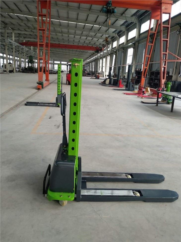 Small  500kg 0.8m-1.3m Semi Electric Pallet Stacker